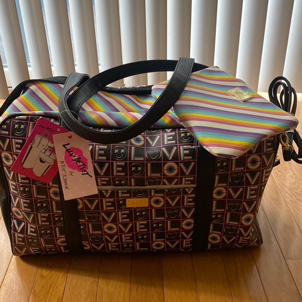 NEW Betsy Johnson LOVE LB Cruis Travel Tote - Picture 1 of 8